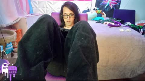 Snapshot of divynejade chatting on December 9, 2024, 3:50 am Jade Divyne online show from December 9, 2024, 3:50 am