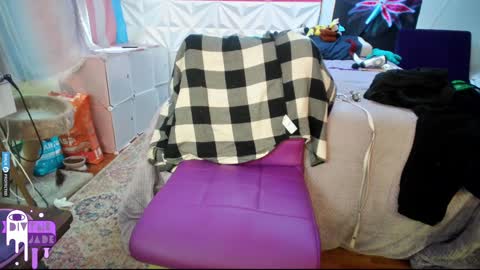 Snapshot of divynejade chatting on December 11, 2024, 6:42 pm Jade Divyne online show from December 11, 2024, 6:42 pm