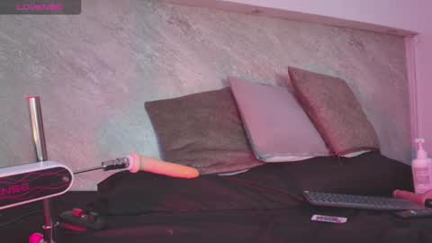 Sofia  online show from November 10, 2025, 4:28 pm