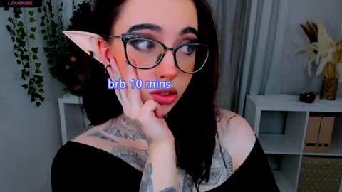 Snapshot of dixipixi_ chatting on December 30, 2024, 1:36 pm dixipixi_ online show from December 30, 2024, 1:36 pm