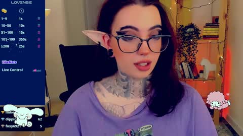 Snapshot of dixipixi_ chatting on January 5, 2025, 8:43 am dixipixi_ online show from January 5, 2025, 8:43 am