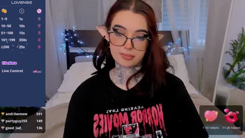 Snapshot of dixipixi_ chatting on January 11, 2025, 11:45 am dixipixi_ online show from January 11, 2025, 11:45 am