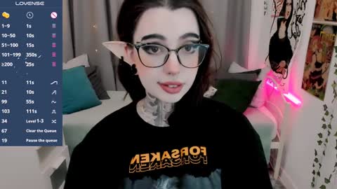 dixipixi_ online show from January 26, 2025, 5:45 am