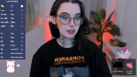 dixipixi_ online show from January 31, 2025, 6:57 am