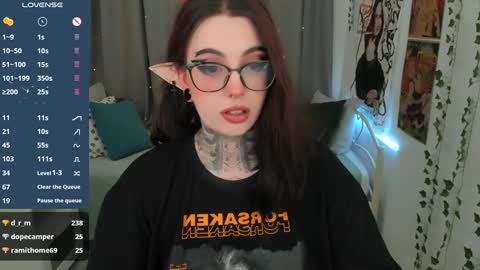 Snapshot of dixipixi_ chatting on February 2, 2025, 8:35 am dixipixi_ online show from February 2, 2025, 8:35 am