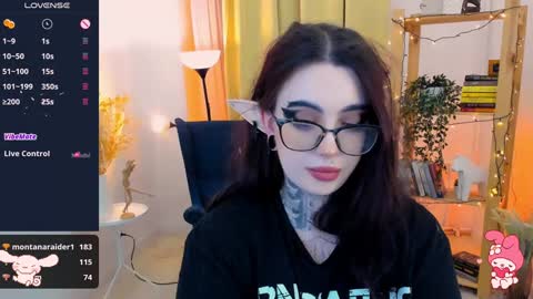 Snapshot of dixipixi_ chatting on February 8, 2025, 10:18 am dixipixi_ online show from February 8, 2025, 10:18 am