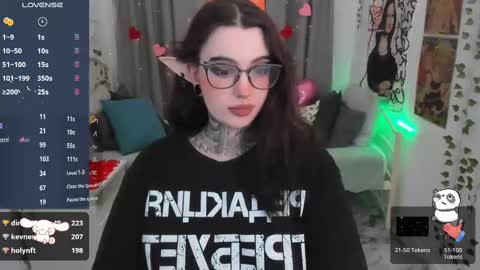 Snapshot of dixipixi_ chatting on February 14, 2025, 11:42 am dixipixi_ online show from February 14, 2025, 11:42 am