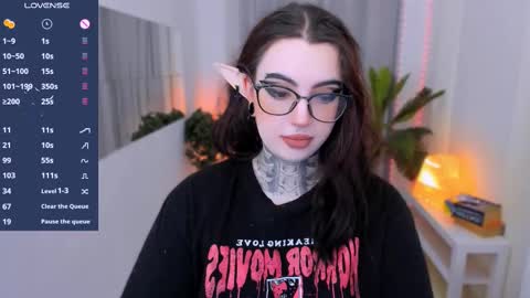 Snapshot of dixipixi_ chatting on February 23, 2025, 5:45 am dixipixi_ online show from February 23, 2025, 5:45 am