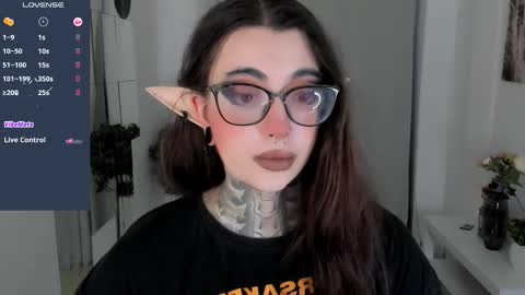 Snapshot of dixipixi_ chatting on October 18, 2025, 6:26 am dixipixi_ online show from October 18, 2025, 6:26 am