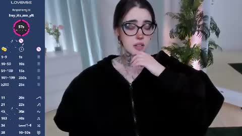 dixipixi_ online show from June 18, 2026, 9:14 am
