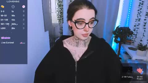 dixipixi_ online show from June 20, 2026, 5:43 am