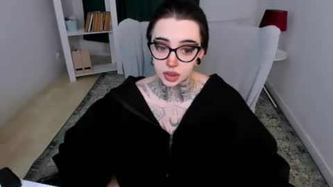 dixipixi_ online show from June 25, 2026, 7:13 am