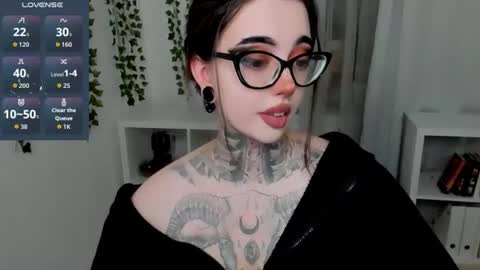 dixipixi_ online show from July 10, 2026, 6:28 am