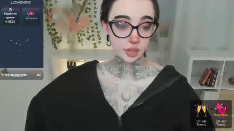 dixipixi_ online show from July 17, 2026, 5:58 am