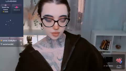 dixipixi_ online show from July 18, 2026, 5:44 am