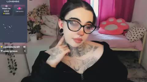 dixipixi_ online show from July 24, 2026, 6:11 am