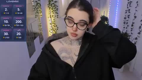 dixipixi_ online show from July 26, 2026, 5:37 am