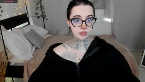 dixipixi_ online show from July 30, 2026, 10:36 am
