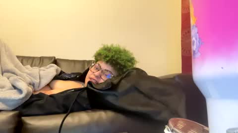 dizzinsweatyy online show from February 14, 2025, 8:10 am