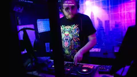 Snapshot of dj_capitain_claw chatting on January 18, 2025, 2:03 am Adrian Arturo online show from January 18, 2025, 2:03 am