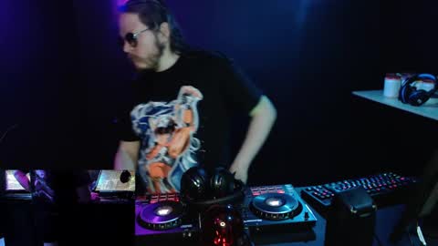 Snapshot of dj_capitain_claw chatting on February 2, 2025, 11:11 pm Adrian Arturo online show from February 2, 2025, 11:11 pm