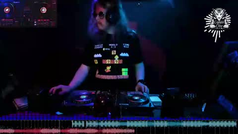 Snapshot of dj_capitain_claw chatting on February 22, 2025, 11:24 pm Adrian Arturo online show from February 22, 2025, 11:24 pm