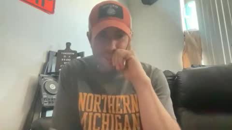 Snapshot of dj_chaterbate chatting on March 2, 2026, 7:21 pm DJ Chaterbate online show from March 2, 2026, 7:21 pm