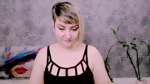 Snapshot of djullia chatting on May 17, 2026, 5:05 am djullia online show from May 17, 2026, 5:05 am