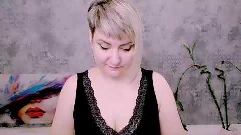Snapshot of djullia chatting on June 6, 2026, 5:23 am djullia online show from June 6, 2026, 5:23 am