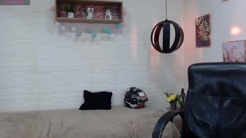 Snapshot of dmitrisanders1 chatting on January 25, 2025, 6:35 pm Maybe in pvt online show from January 25, 2025, 6:35 pm