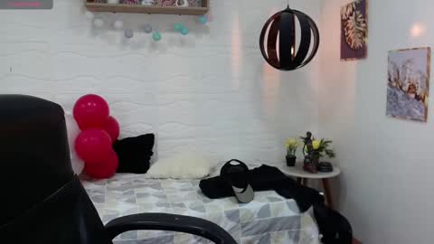 Snapshot of dmitrisanders1 chatting on February 15, 2025, 7:39 pm Maybe in pvt online show from February 15, 2025, 7:39 pm