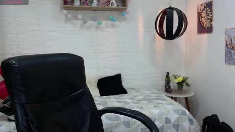 Snapshot of dmitrisanders1 chatting on February 20, 2025, 8:25 pm Maybe in pvt online show from February 20, 2025, 8:25 pm