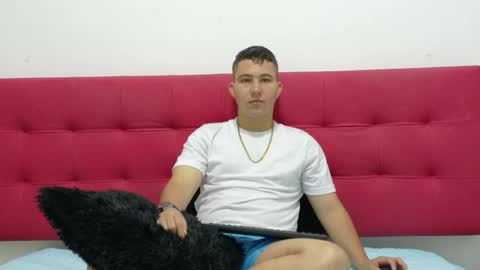 Snapshot of dogerman_01 chatting on May 19, 2026, 11:27 am 01 online show from May 19, 2026, 11:27 am