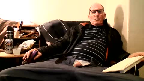 Snapshot of doggsaur chatting on January 13, 2025, 3:58 pm Doggsaur online show from January 13, 2025, 3:58 pm