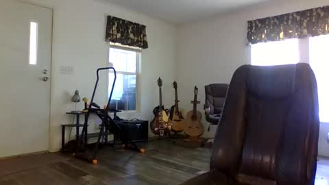 dogluc7 online show from February 1, 2025, 4:44 pm