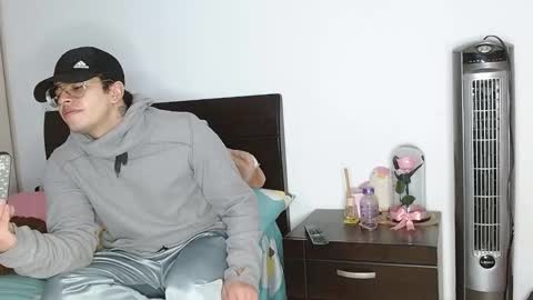 Auro and Santiago online show from February 10, 2025, 3:46 am