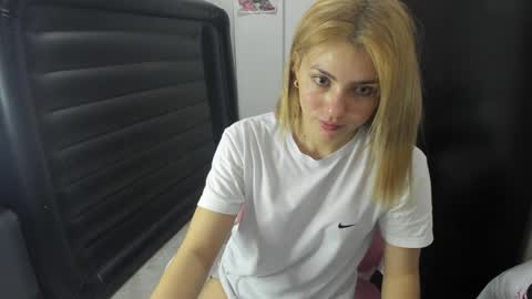 doll_oriana online show from December 26, 2024, 4:58 pm
