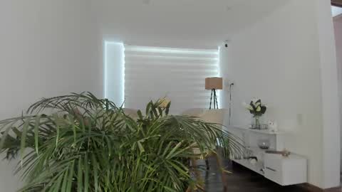 doll_oriana online show from June 16, 2026, 9:39 pm