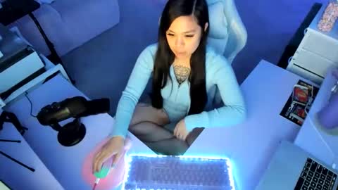 DOLLLFACE online show from February 22, 2026, 6:13 am