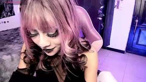 dolly_bones online show from June 13, 2026, 5:49 am
