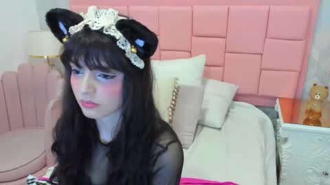 Snapshot of dolly_kitter chatting on December 19, 2025, 11:17 am dolly_kitter online show from December 19, 2025, 11:17 am