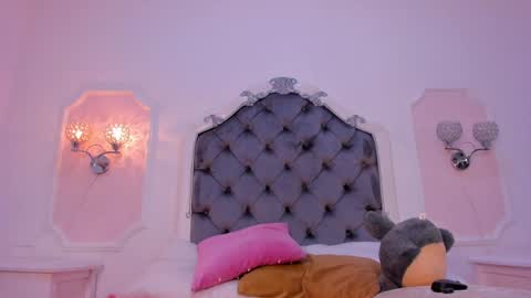 dolly_kitter online show from April 30, 2026, 8:57 pm
