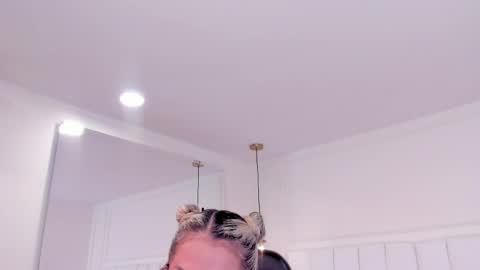 dolly walker online show from May 2, 2026, 2:27 am