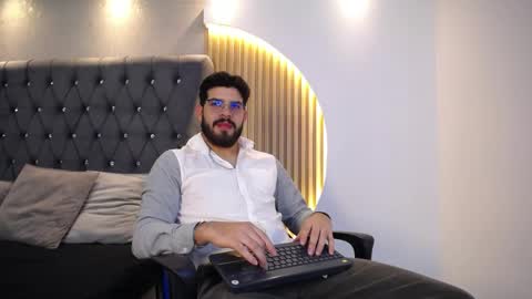 Snapshot of domboy_ chatting on May 3, 2026, 7:31 pm domboy online show from May 3, 2026, 7:31 pm