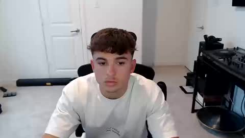 Snapshot of domd3 chatting on October 16, 2025, 9:49 pm Dom online show from October 16, 2025, 9:49 pm