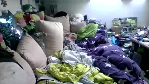 domenic1987 online show from April 18, 2026, 5:55 am