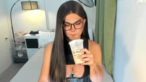 Snapshot of domina_angela chatting on June 17, 2026, 1:23 pm ANGELA online show from June 17, 2026, 1:23 pm
