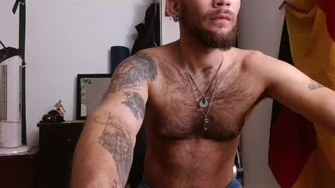 Logan - INDEPENDET MODEL online show from April 7, 2026, 6:03 am
