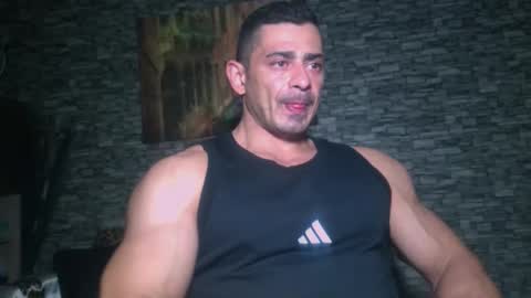 Snapshot of dominatemuscle chatting on November 25, 2025, 5:35 pm Kevin online show from November 25, 2025, 5:35 pm