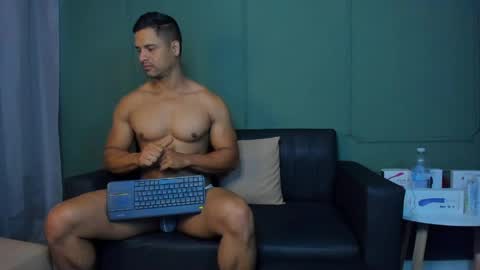 Dominc berry online show from May 12, 2026, 12:02 pm
